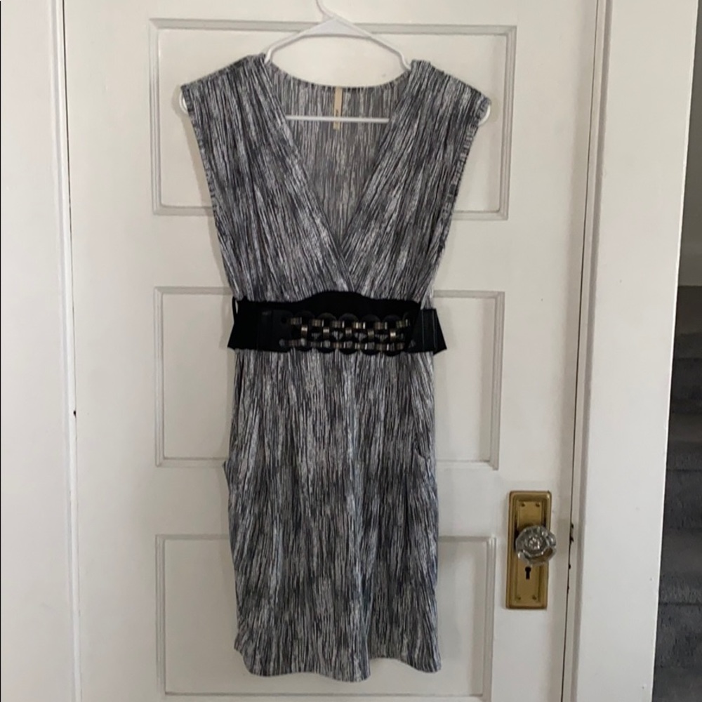 Bella D. Medium sleeveless casual dress with belt career office business career